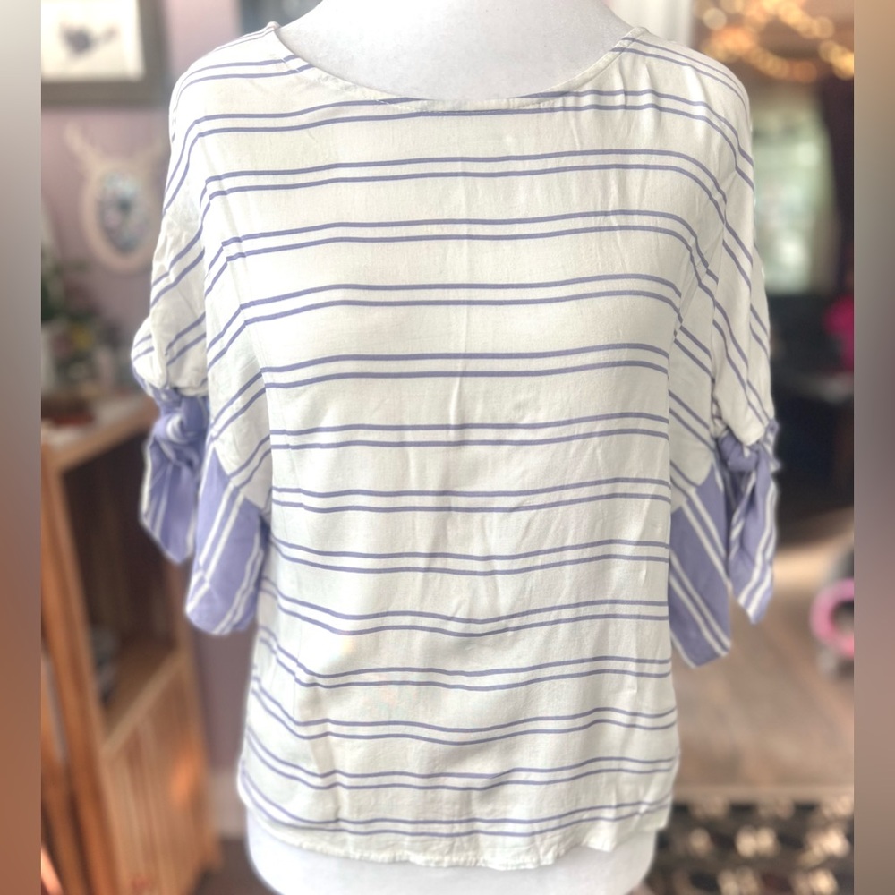 Eyeshadow White and Blue Striped Tee